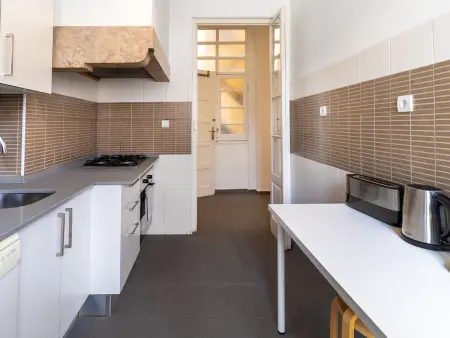 Appartement 4 chambres Chiado, 10 personnes près Praça Luís de Camões : photo 24