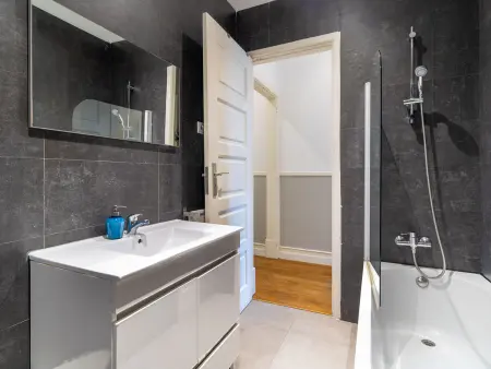 Appartement 4 chambres Chiado, 10 personnes près Praça Luís de Camões : photo 27