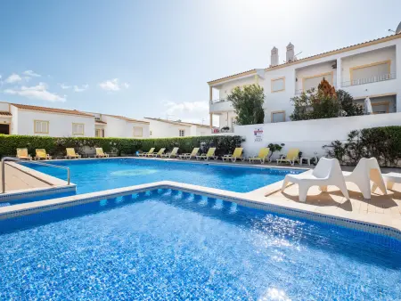 Location appartement à Albufeira, Appartement Rénové 3 Chambres avec Vue Mer près Plage et Tennis