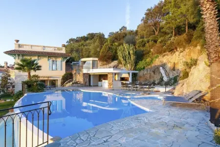 Location appartement à Théoule sur Mer, Magnifique villa avec vue sur mer pour un groupe