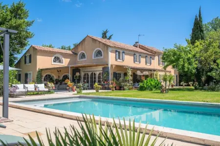 Location appartement à Arles, Grande villa familiale à Arles avec piscine