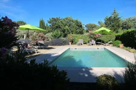 Location appartement à Cabrières d'Avignon, Retraite, au bord de la piscine près du Cabrières