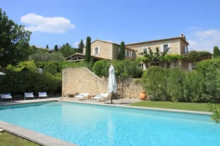 Location appartement à Gordes, Maison de campagne avec piscine