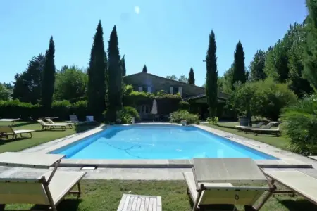 Location appartement à L'Isle sur la Sorgue, Villa équestre avec piscine chauffée