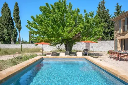 Location appartement à Travaillan, Propriété de 5 chambres près des vignobles Rhône