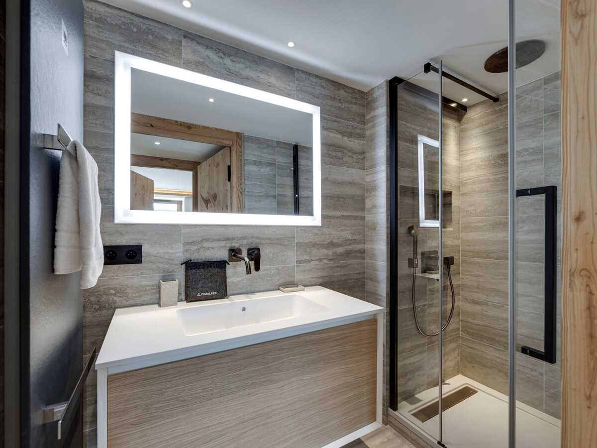 Duplex alpin 120 m², 4 chambres, cheminée à Val-d'Isère - Photo 6