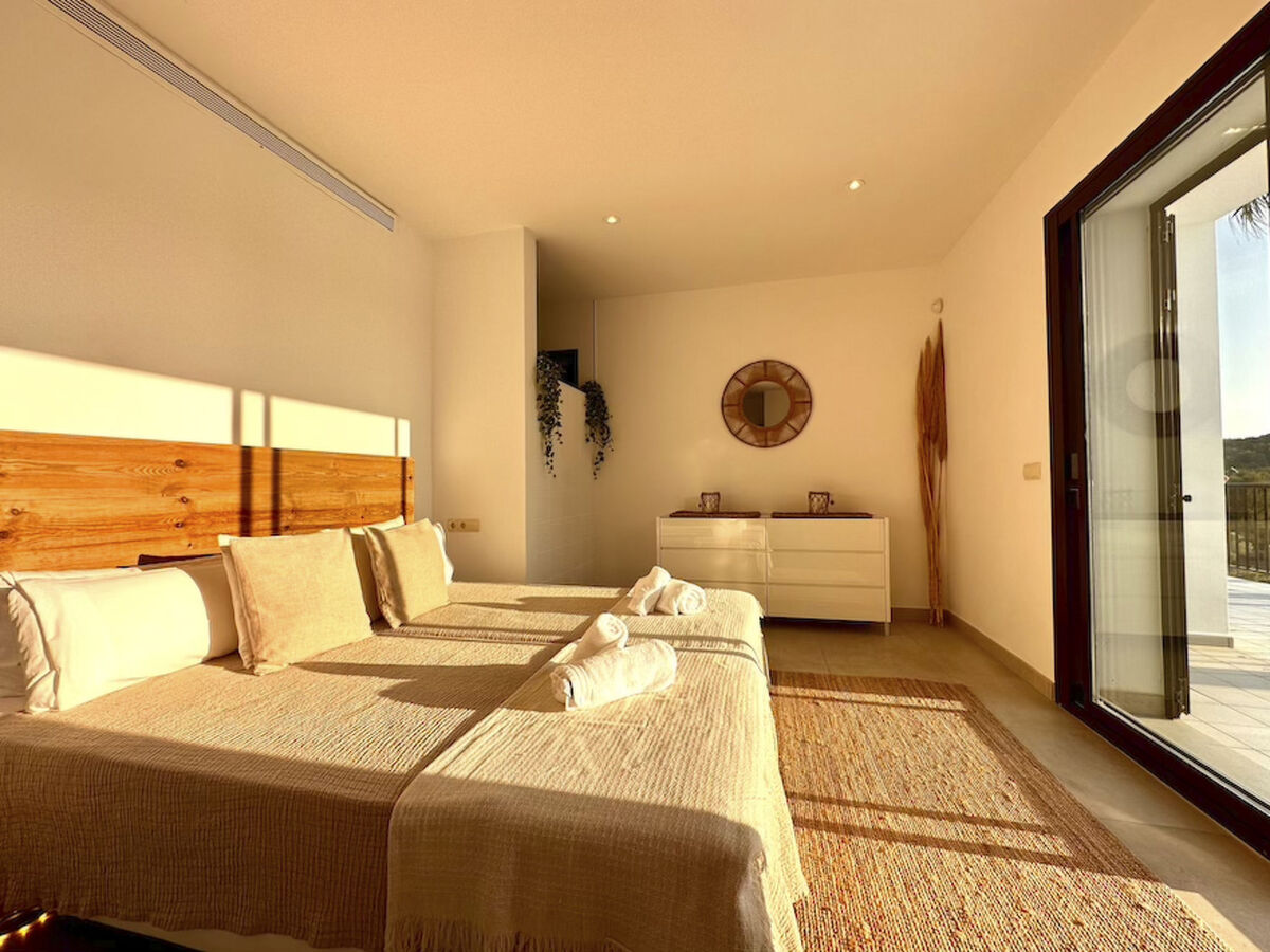 Villa Cas Hèspero – 5 chambres, piscine et jardin à Ibiza - Photo 14