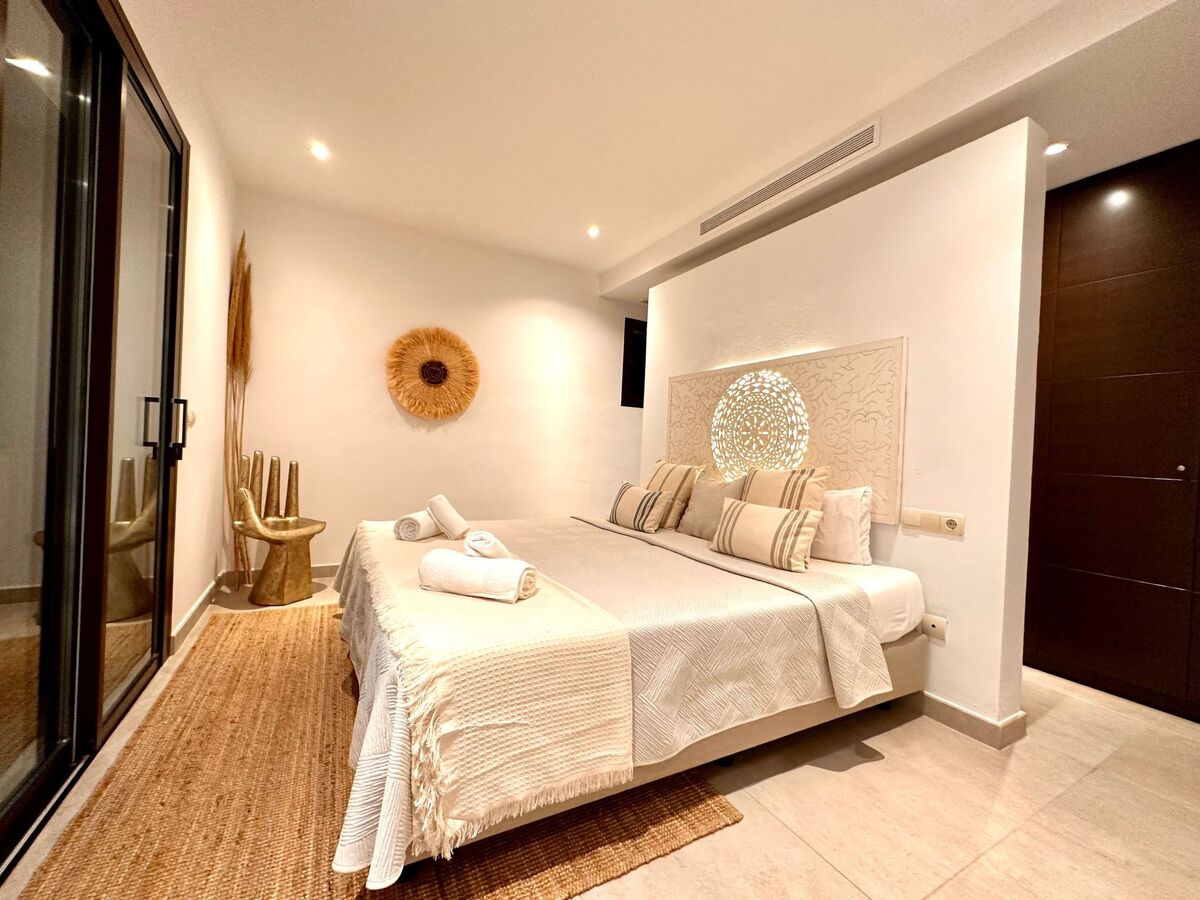 Villa Cas Hèspero – 5 chambres, piscine et jardin à Ibiza - Photo 18