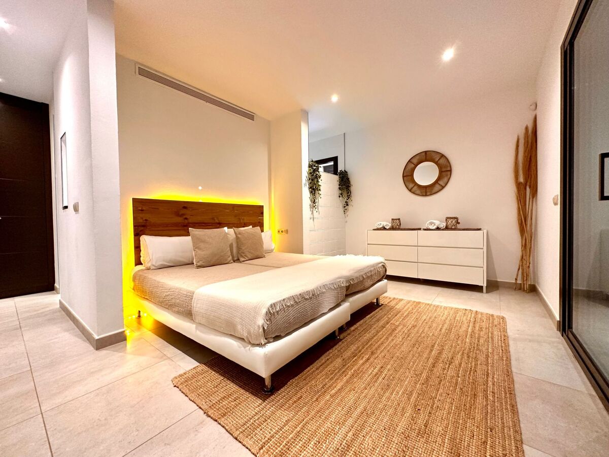 Villa Cas Hèspero – 5 chambres, piscine et jardin à Ibiza - Photo 24