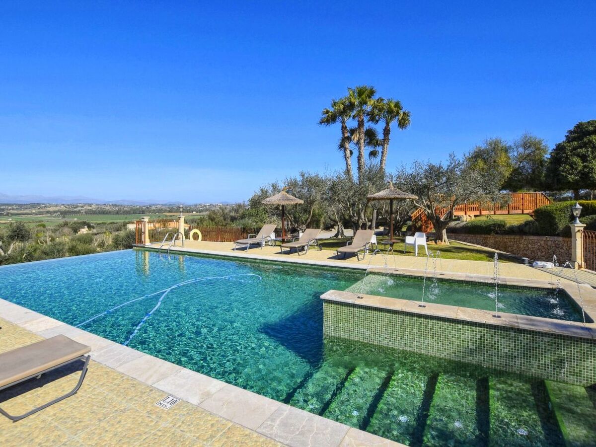 Canova – Maison 8 chambres, piscine et 14 000 m² - Photo 9