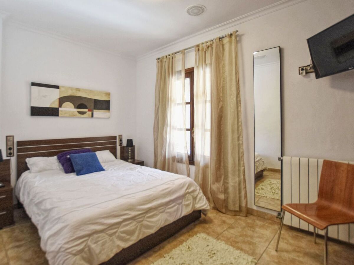 Canova – Maison 8 chambres, piscine et 14 000 m² - Photo 31