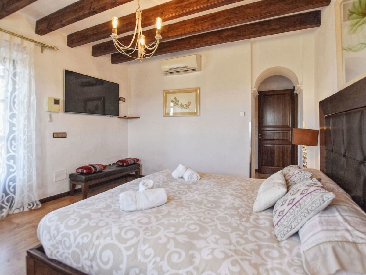 Canova – Maison 8 chambres, piscine et 14 000 m² - Photo 32