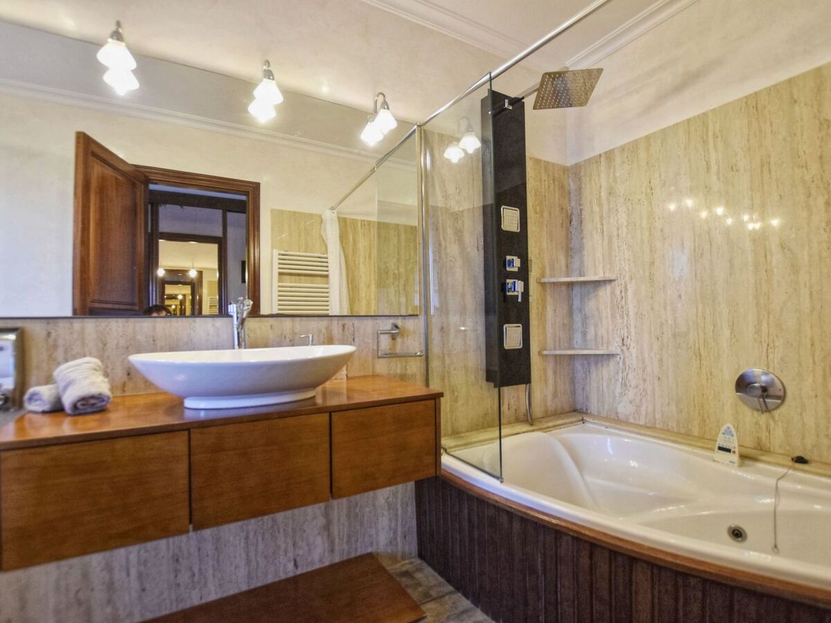 Canova – Maison 8 chambres, piscine et 14 000 m² - Photo 37