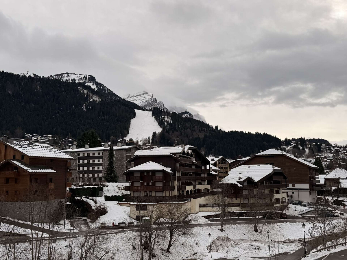 Appart 3 ch neuf 100 m² avec balcon vue pistes - Photo 12
