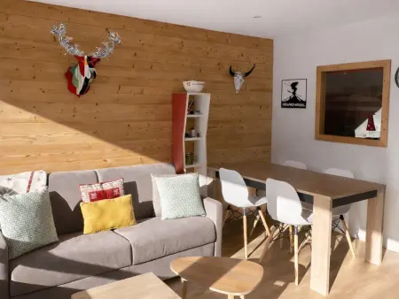 Appartement rénové ski aux pieds au centre de Courchevel 1650 : photo 4