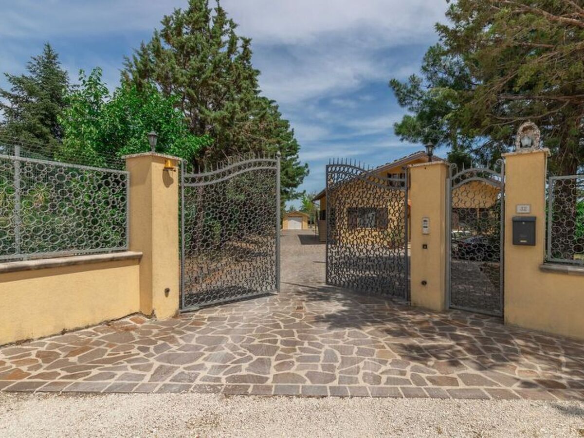 Sunrise Hill Holiday Home, maison 7 lits piscine privée - Photo 27