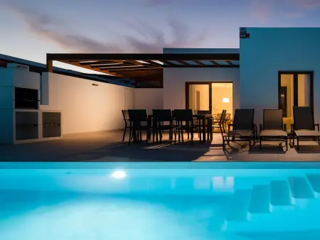Villa neuve 4 chambres à Playa Blanca, piscine et terrasse 102 m² : photo 9