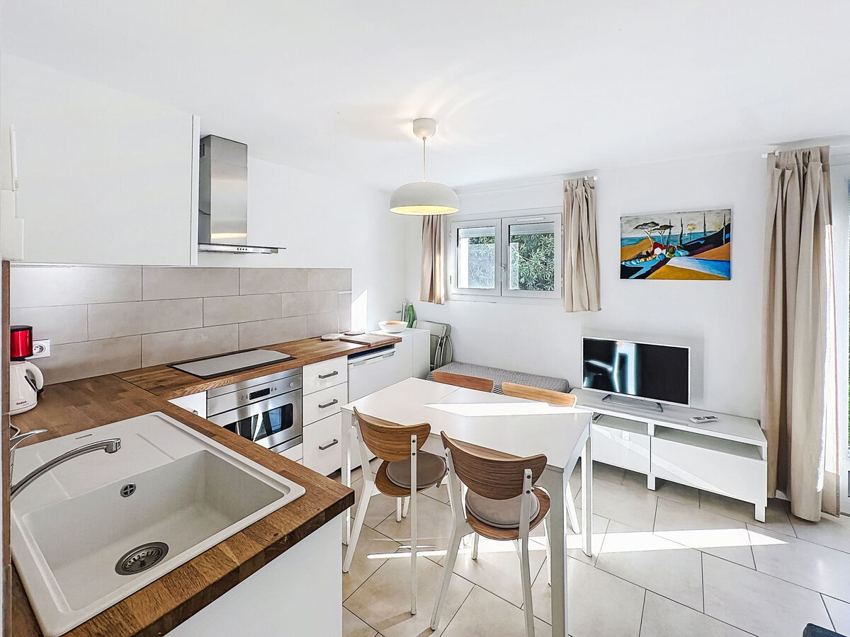 Appartement Le Perregaux, centre du Lavandou, jardin - Photo 12