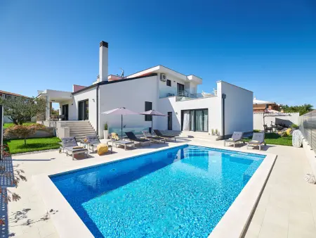 Villa Dolcea – Maison 4 chambres avec piscine à Umag