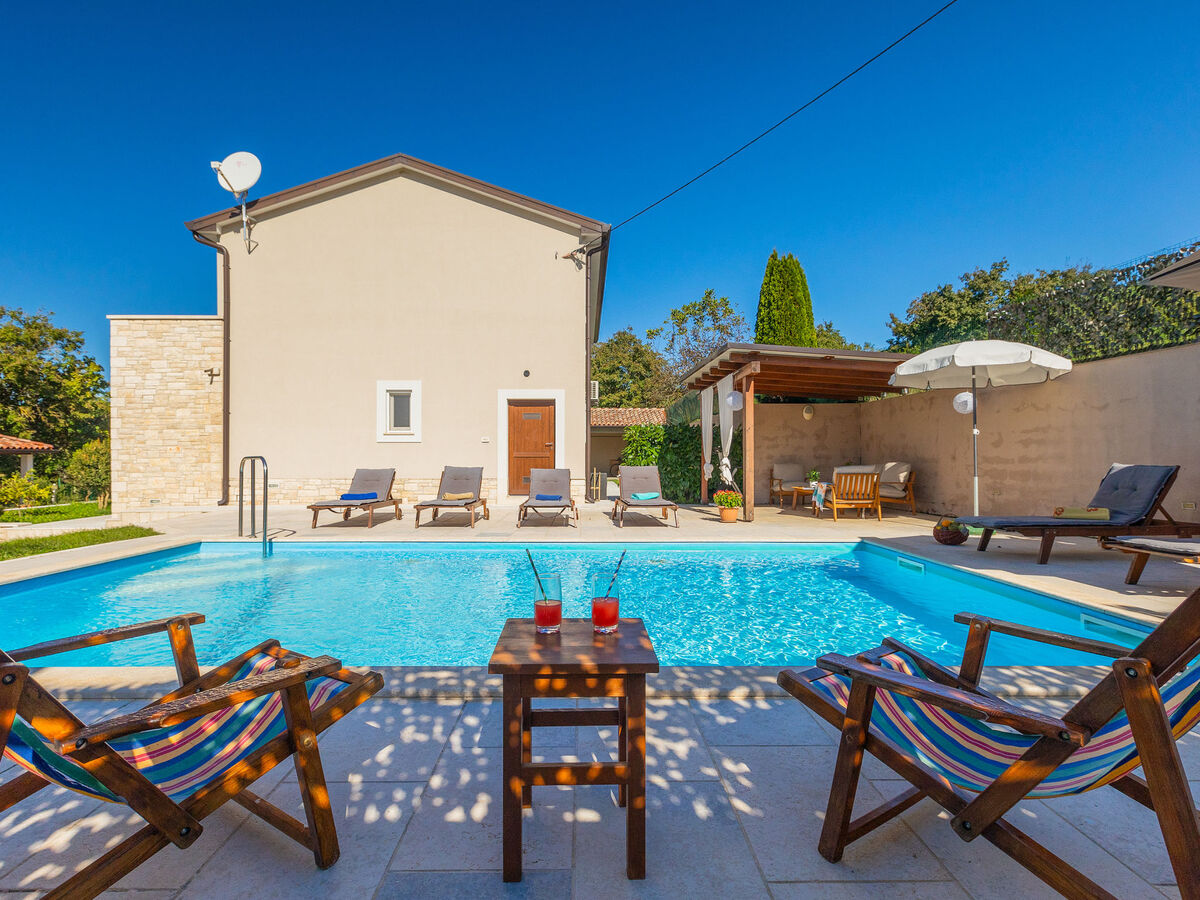 Villa Lasa à Bazgalji : maison 3 chambres avec piscine - Photo 1