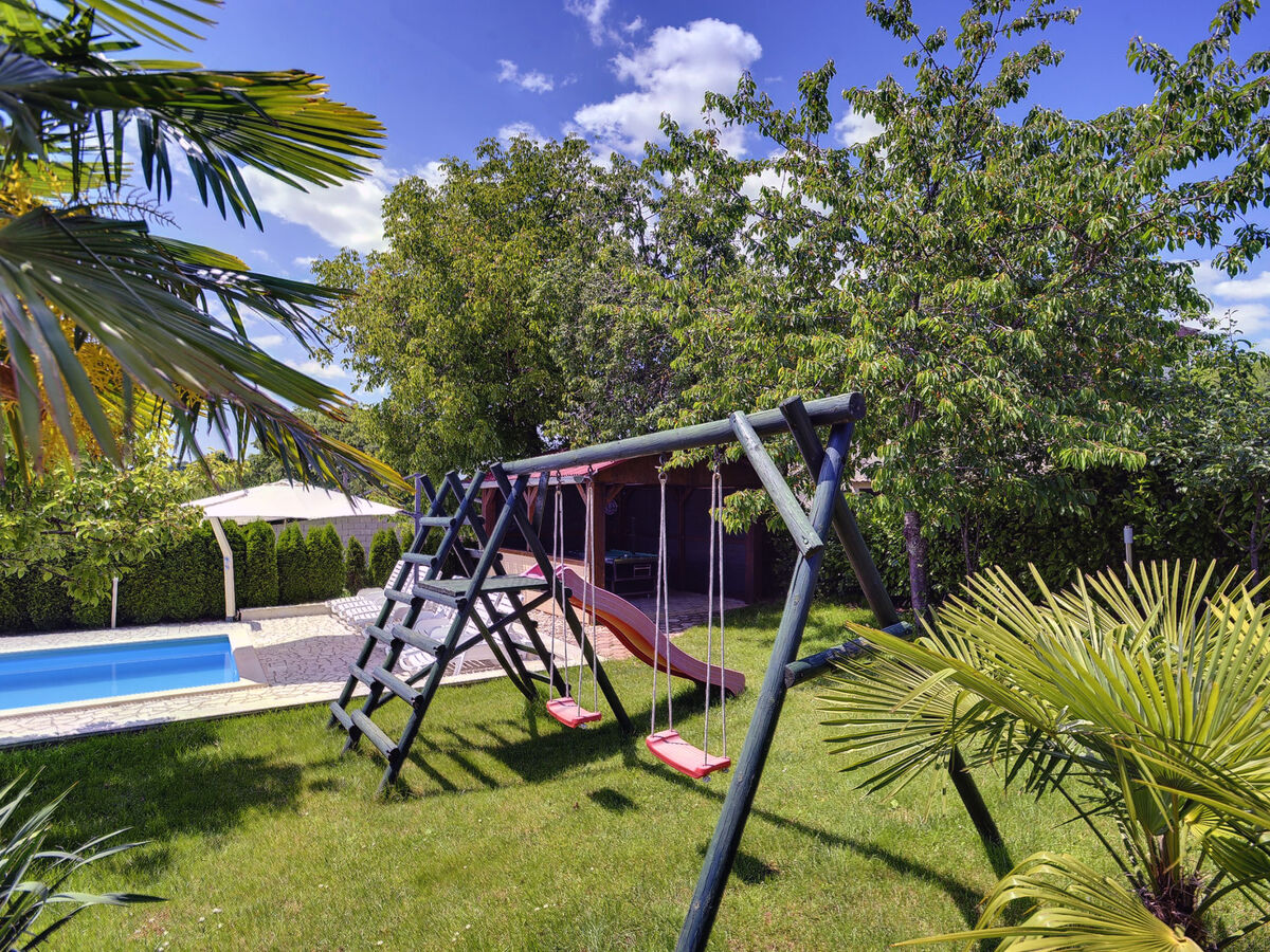 Villa Semy : maison 5 chambres avec piscine à Bazgalji - Photo 3