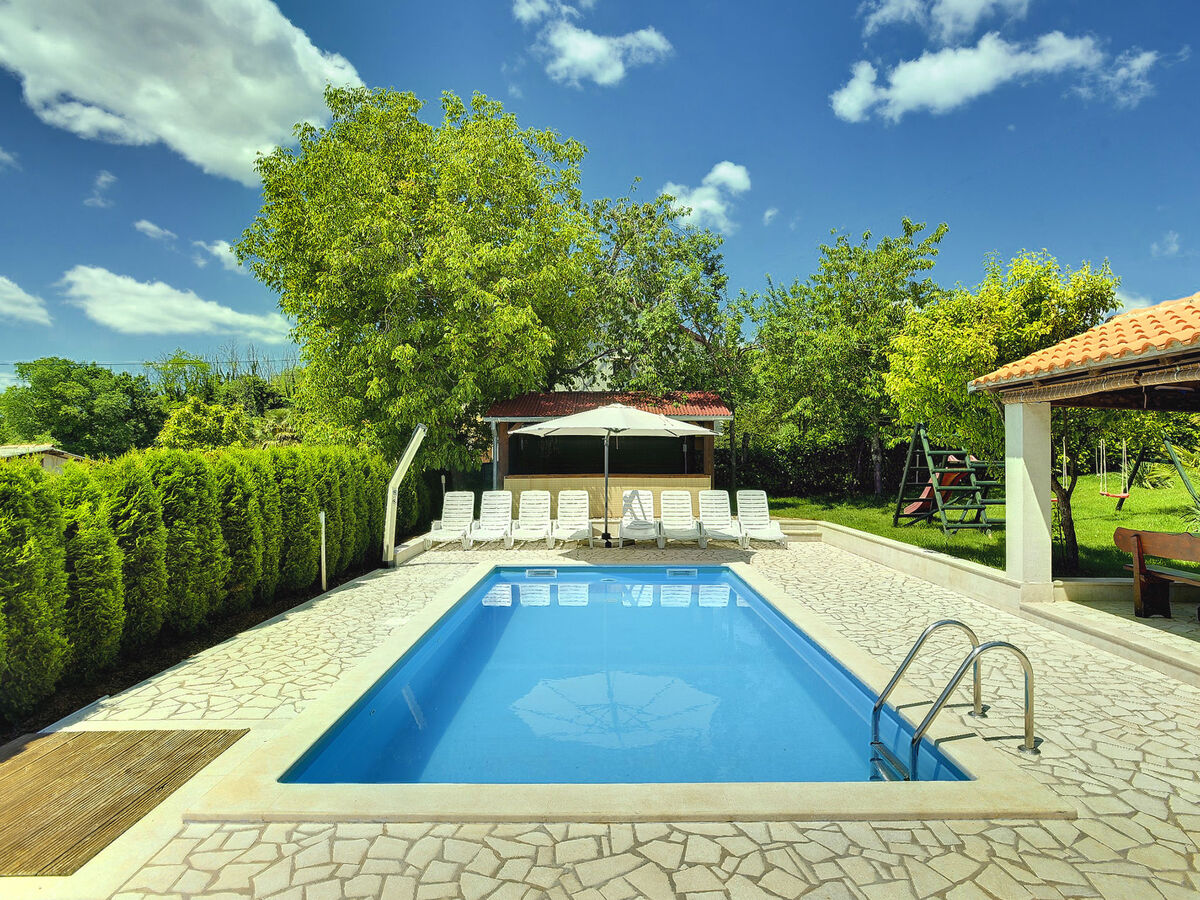 Villa Semy : maison 5 chambres avec piscine à Bazgalji - Photo 4