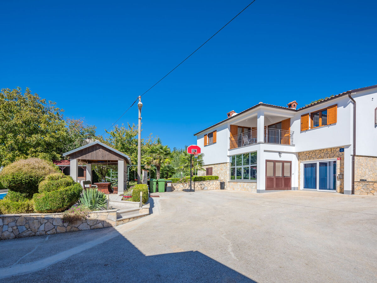 Villa Semy : maison 5 chambres avec piscine à Bazgalji - Photo 8
