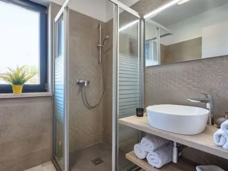 Villa Grande, 4 chambres avec piscine et jacuzzi à Poreč : photo 12