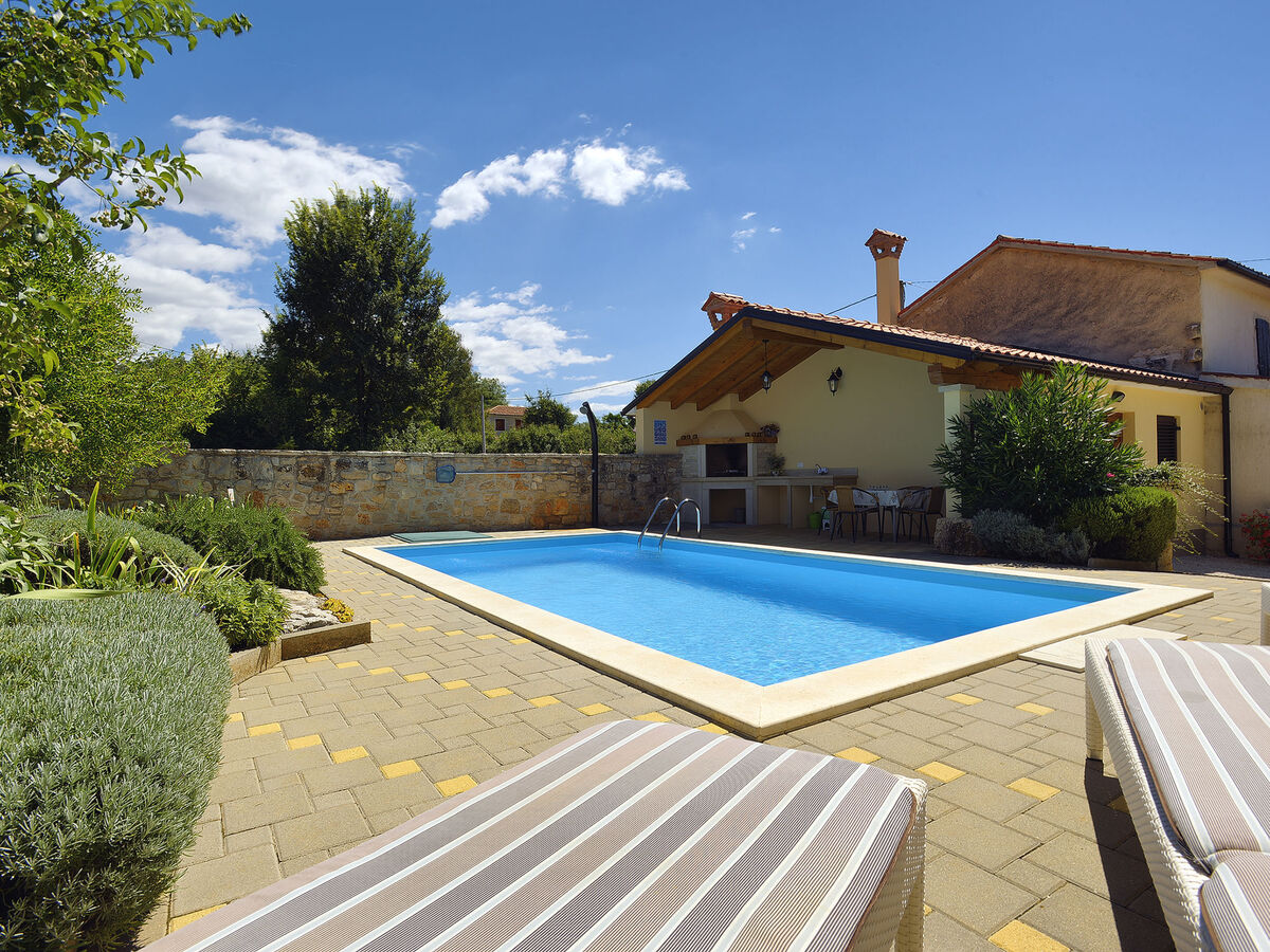 Villa Angelo & Marija, maison 6 pers. avec piscine à Poreč - Photo 8