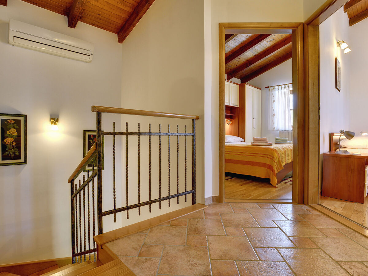 Villa Angelo & Marija, maison 6 pers. avec piscine à Poreč - Photo 16