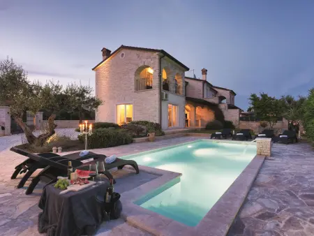 Villa Branka – Maison 4 chambres avec spa et piscine chauffée