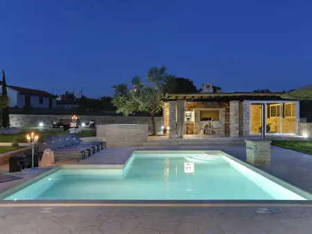 Villa Paradiso – Maison 4 chambres avec piscine chauffée à Rovinj