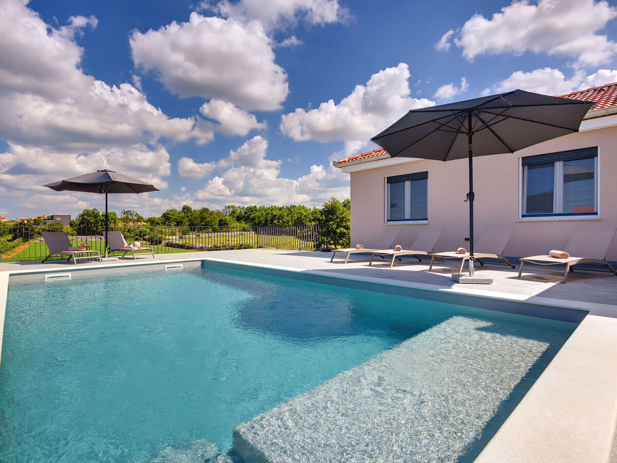 Villa LeMi : maison 3 chambres avec piscine privée - Photo 1