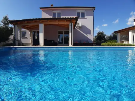 Villa Zeus à Bokordici – piscine et terrasse pour 9 : photo 3