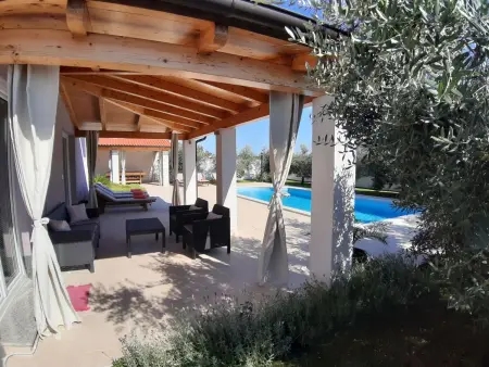 Villa Zeus à Bokordici – piscine et terrasse pour 9 : photo 6