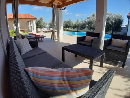 Villa Zeus à Bokordici – piscine et terrasse pour 9 : photo 7