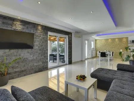 Villa Zeus à Bokordici – piscine et terrasse pour 9 : photo 16