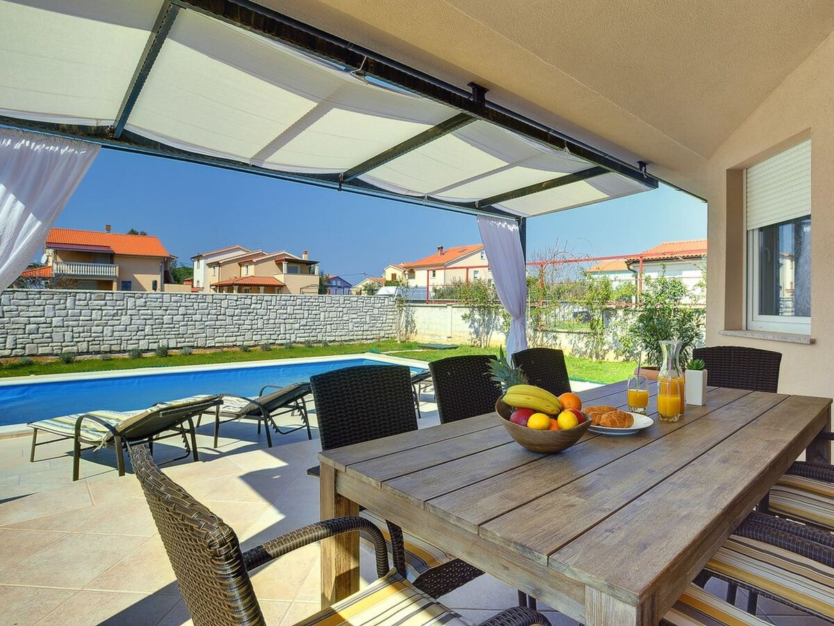 Villa Rudy – Maison 4 chambres avec piscine à Fažana - Photo 2