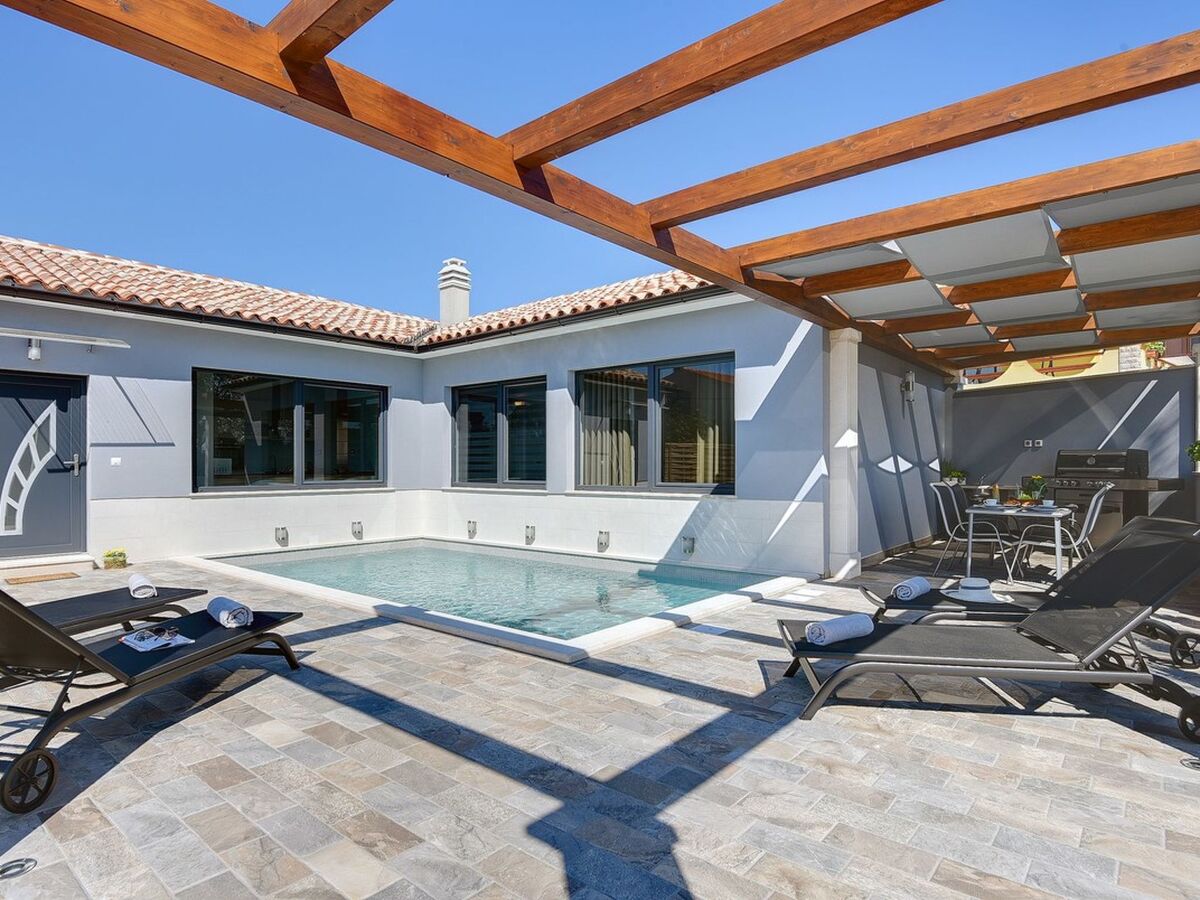 Villa Sunny Home, maison 2 chambres avec piscine à Galižana - Photo 2