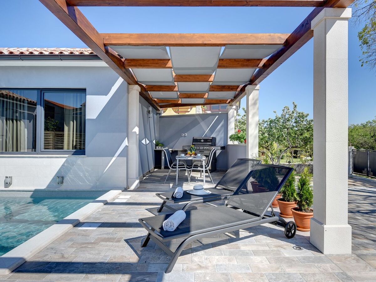 Villa Sunny Home, maison 2 chambres avec piscine à Galižana - Photo 4