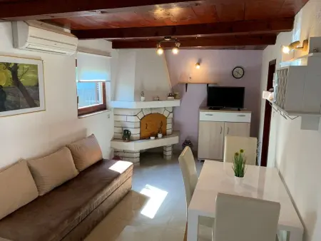 Maison Dorina à Pula, 3 pers., terrasse couverte : photo 2