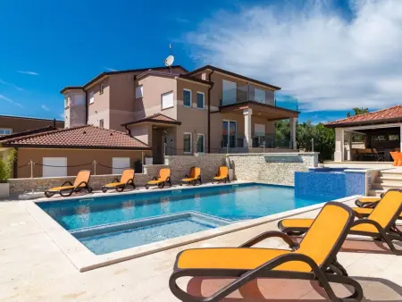 Villa Istrakamen : 18 personnes, piscine et jeux : photo 3