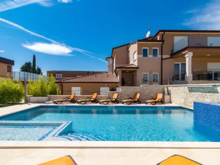 Villa Istrakamen : 18 personnes, piscine et jeux : photo 4