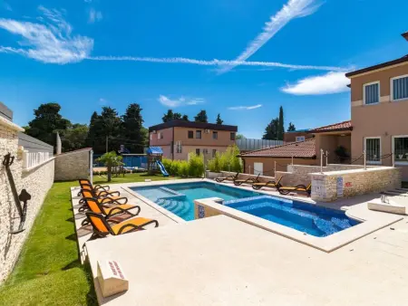 Villa Istrakamen : 18 personnes, piscine et jeux : photo 5