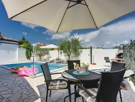 House Michelle : maison avec piscine privée à Pula : photo 4