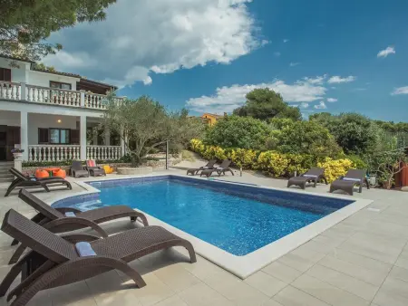 Villa Mima – Maison 7 chambres avec piscine à Banjole : photo 3