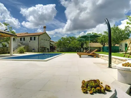 Villa Lucy – Maison 7 chambres piscine pour 16 personnes : photo 5