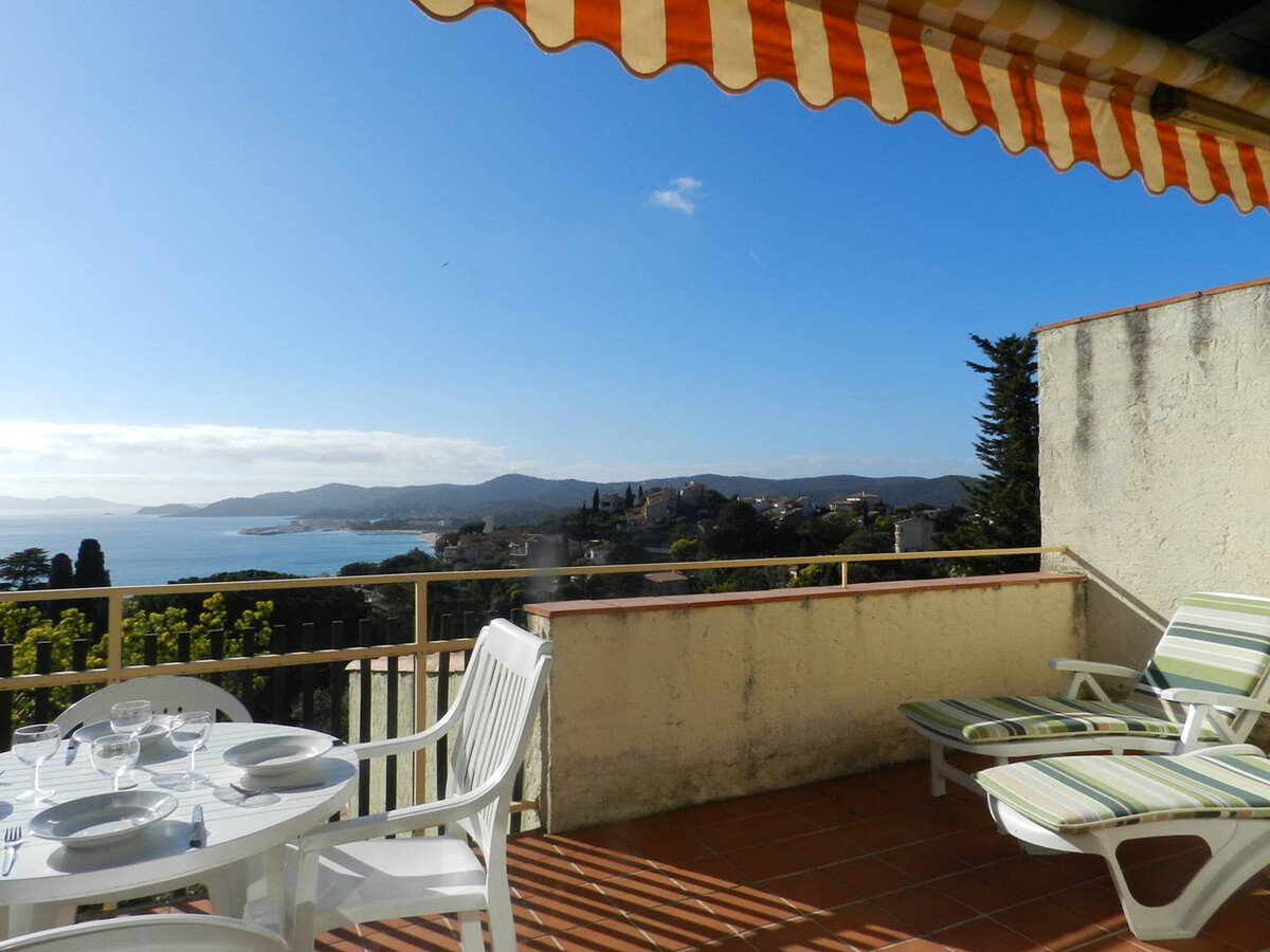Appartement vue mer avec terrasse et parking au Lavandou - Photo 6