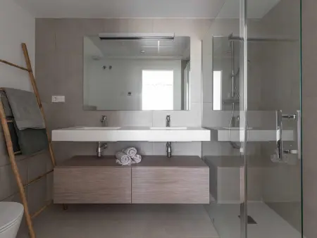 Appartement terrasse moderne 6 pers, piscine, proche plage, WiFi, parking - Photo 18