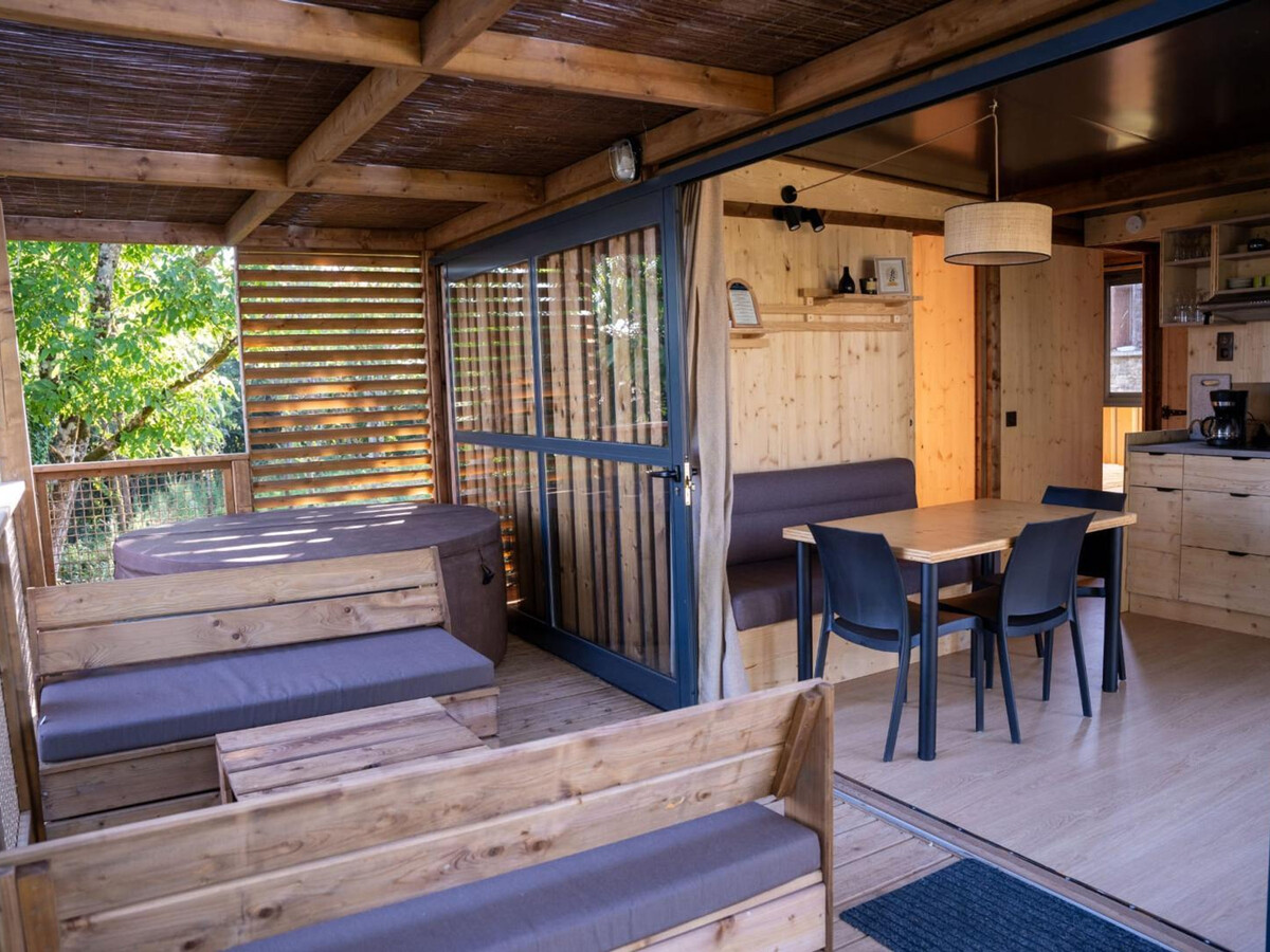 Cabane avec terrasse et piscine à Bioussac - Photo 5